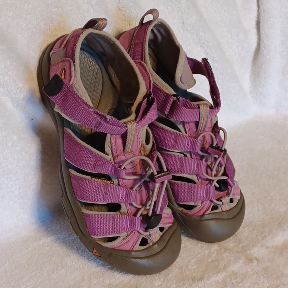 Keen waterproof hiking sandals women's size 6